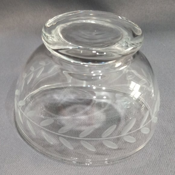 8 Vintage Clear Glass Etched Leaf Pattern Sherbet Bowls - Picture 10 of 11